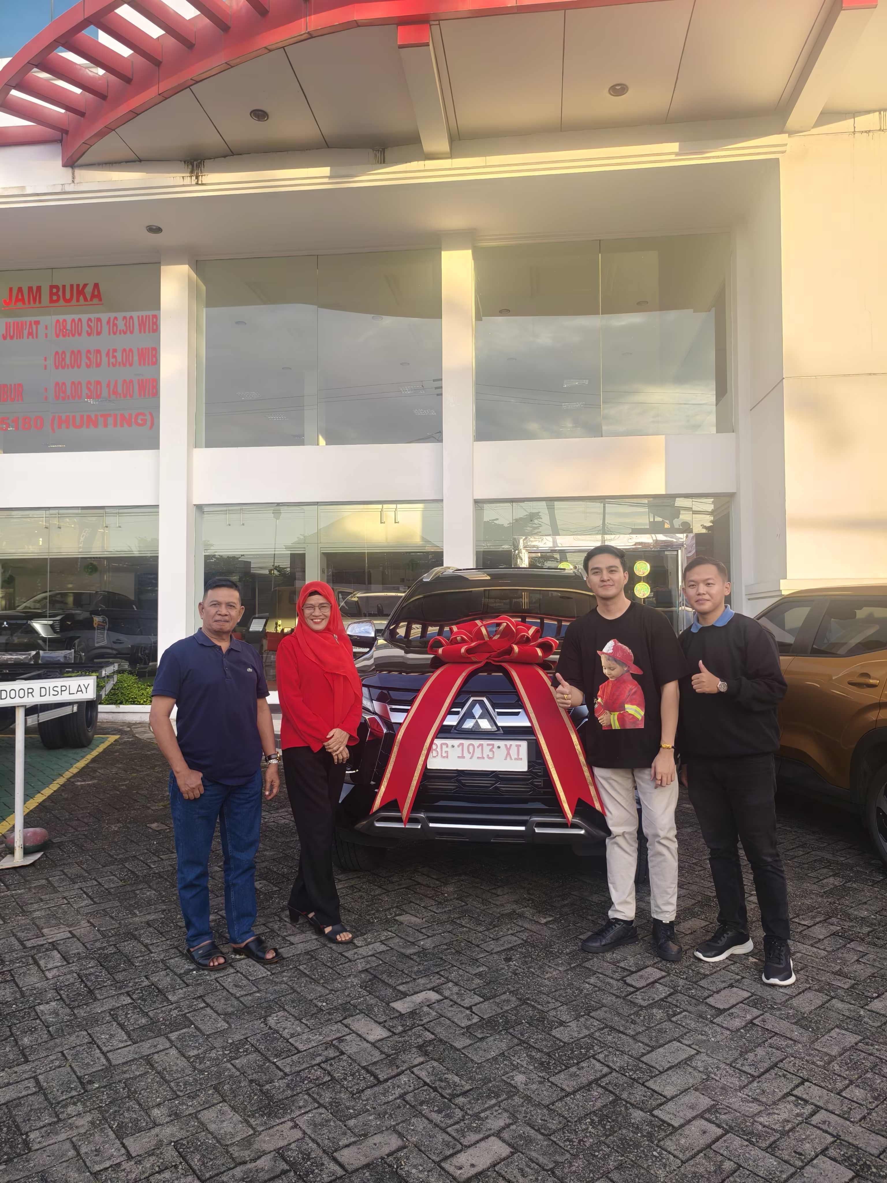 Penyerahan unit L300 PICKUP di Sukarami